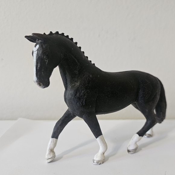 Schleich Black Hanoverian Mare Horse Figure D-73527 Toy - Picture 1 of 6
